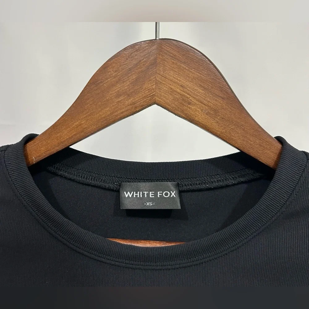 White Fox- Black Cropped Tee Sz XS - Picture 3 of 5